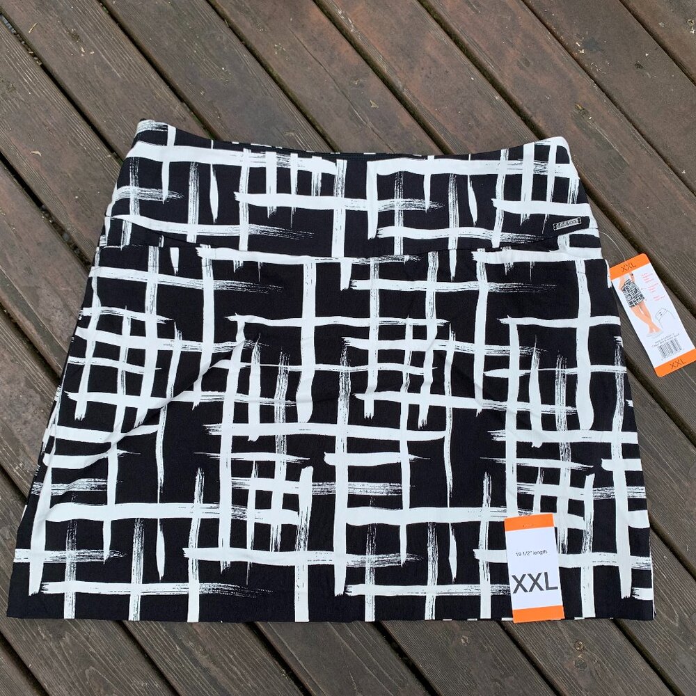 NWT S.C. & Co. Women's size XXL White & Black Tummy Control Skort